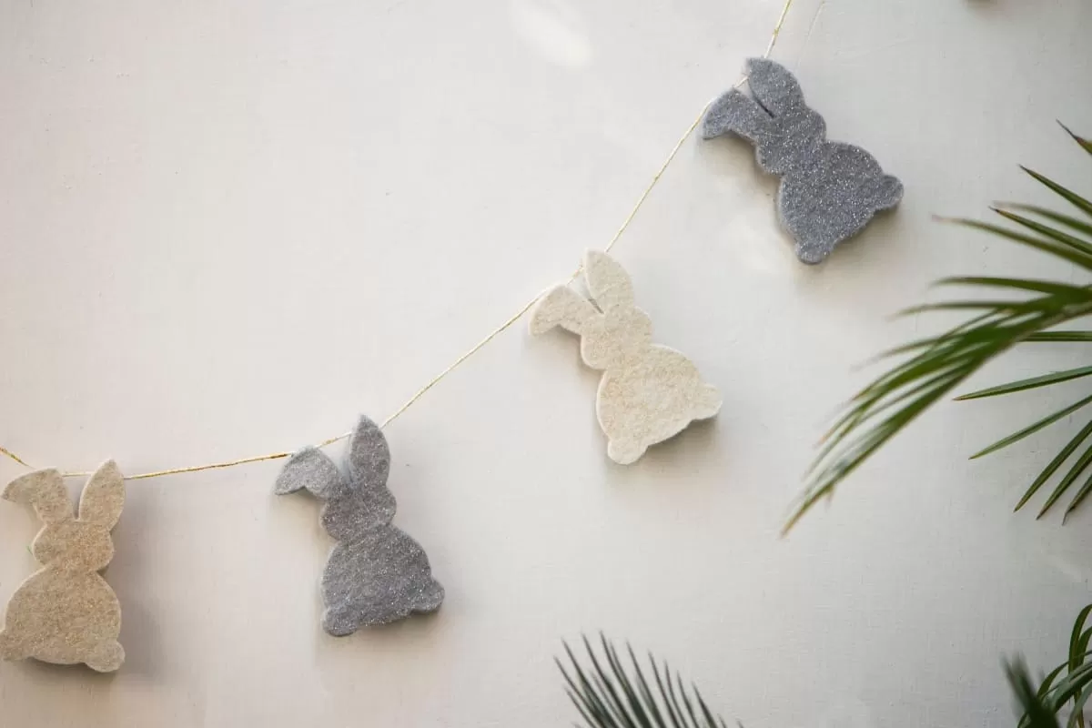 De Kulture Handmade Premium Wool Felt Easter Bunny Garland Eco Friendly Eastertide Wall Hanging Home Office Wedding Party Holiday Decoration Banner 48 Inches